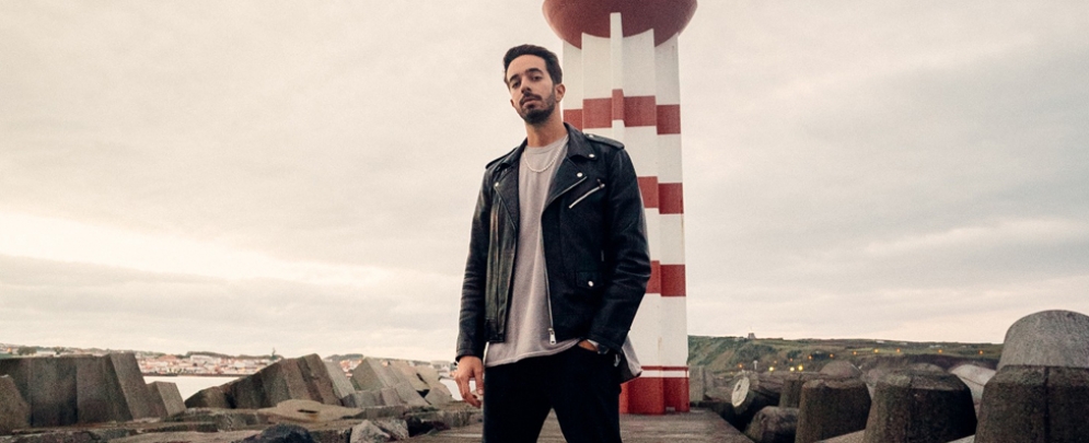 Souza apresenta último episódio do projeto &quot;Praia L!ve&quot;